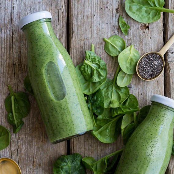 Zelené smoothie s avokádem, banánem a ananasem