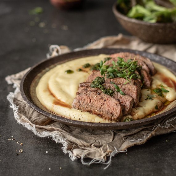 Hovězí rump steak s pastinákovým pyré a pestem z tymiánu