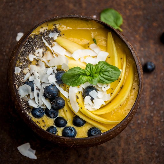 Smoothie bowl s mangem a banánem
